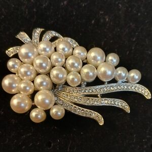 Elegant Faux Pearl and Silvertone Brooch